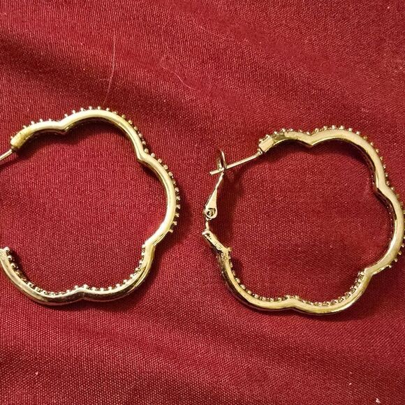 RHODIUM FLOWER SHAPED HOOPS WITH INSIDE AND OUTSIDE PAVE DIAMONDS - Picture 9 of 9